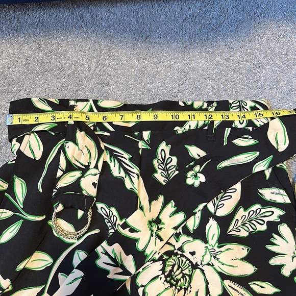 Women’s  flower and leaf flowy summer pants - Picture 6 of 7